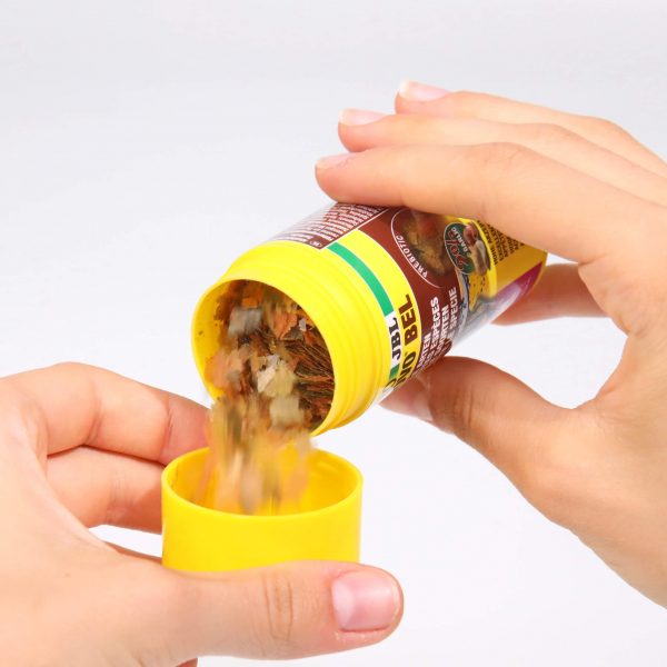JBL PRONOVOBEL FLAKES S 100ML est un aliment prébiotique pour poissons d’aquarium, enrichi en ail, favorise une digestion saine en nourrissant les bactéries intestinales bénéfiques.